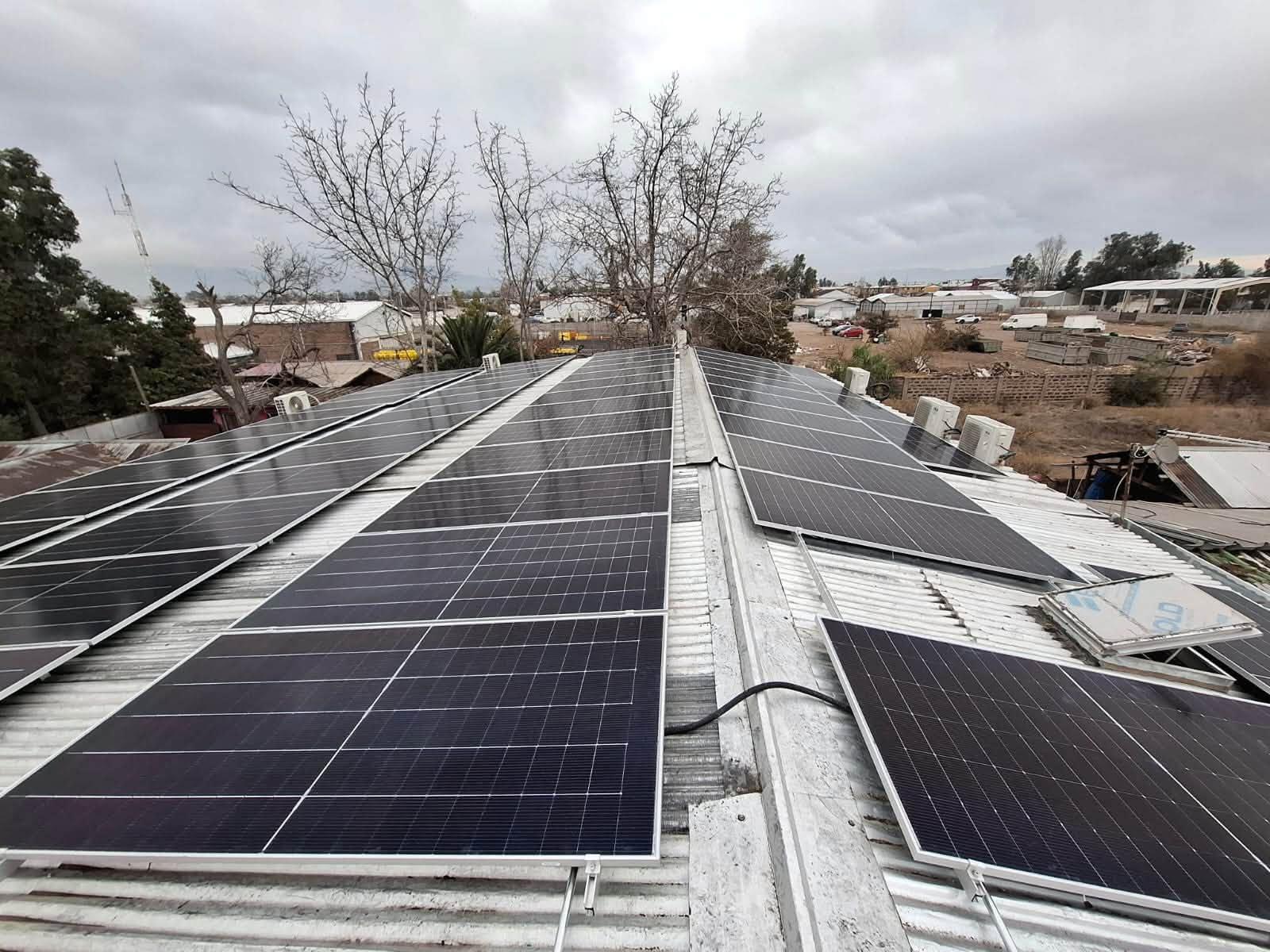Instalación solar on-grid trifásico en El Bosque